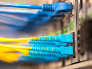 Ano ang pinakakaraniwang ginagamit na window ng optical input / output para sa mga fiber optic panels
